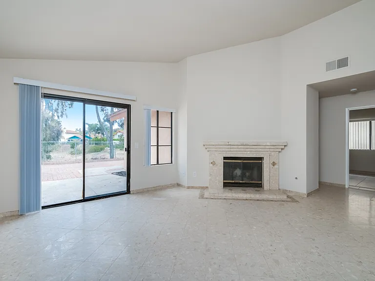 1090 Winding Oak Dr — Photo 6