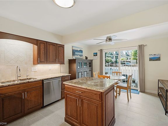 5th image of 25 Commons Ct