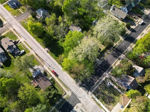 3312 E 72nd St, Kansas City, MO 64132