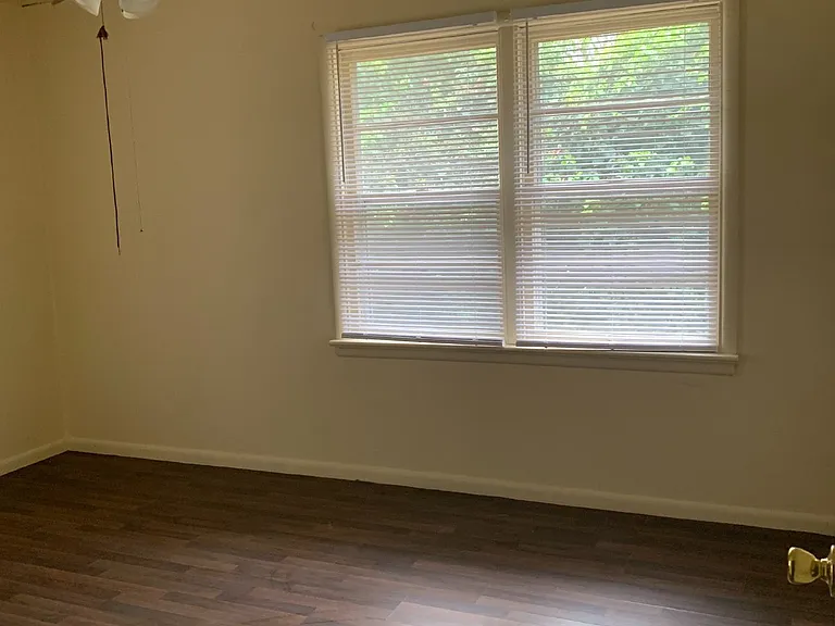 2 bed, 1.0 bath, 800 sqft, $800 — Photo 2