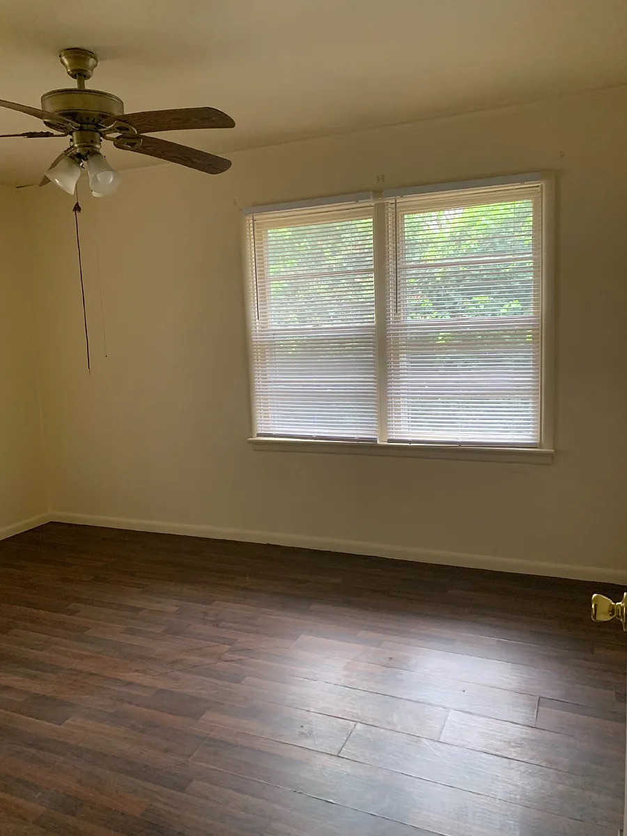 Building Photo - 2 bed, 1.0 bath, 800 sqft, $800