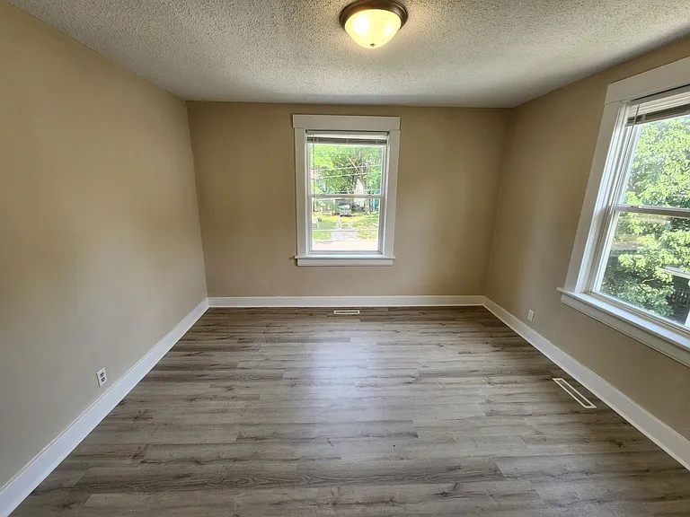 1342 N Broadway Ave #1 — Photo 26