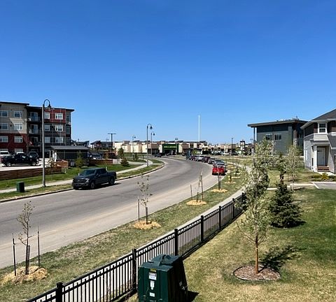 2nd image of 315 Dickson Cres