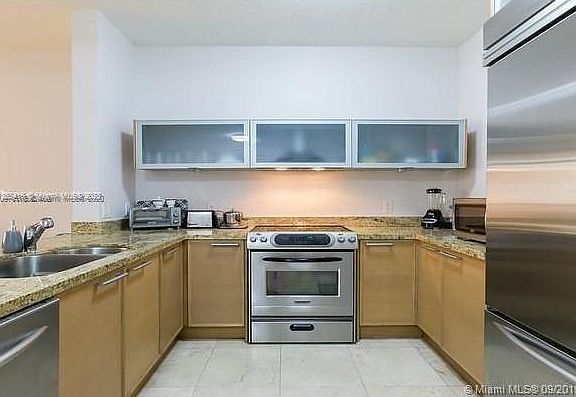 3rd image of 16275 Collins Ave APT 503