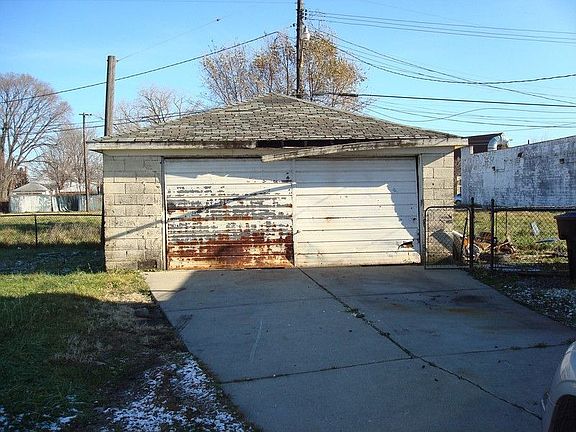 3rd image of 18650 Joseph Campau St