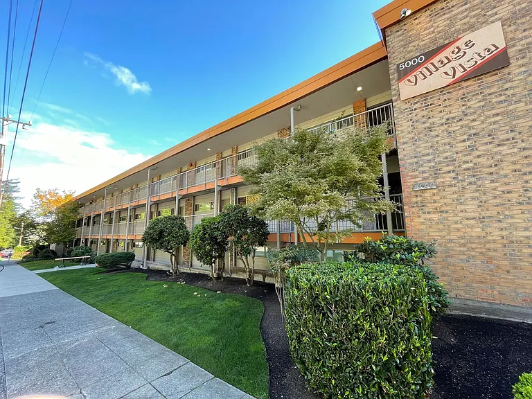 Village Vista Apartments — Photo 46