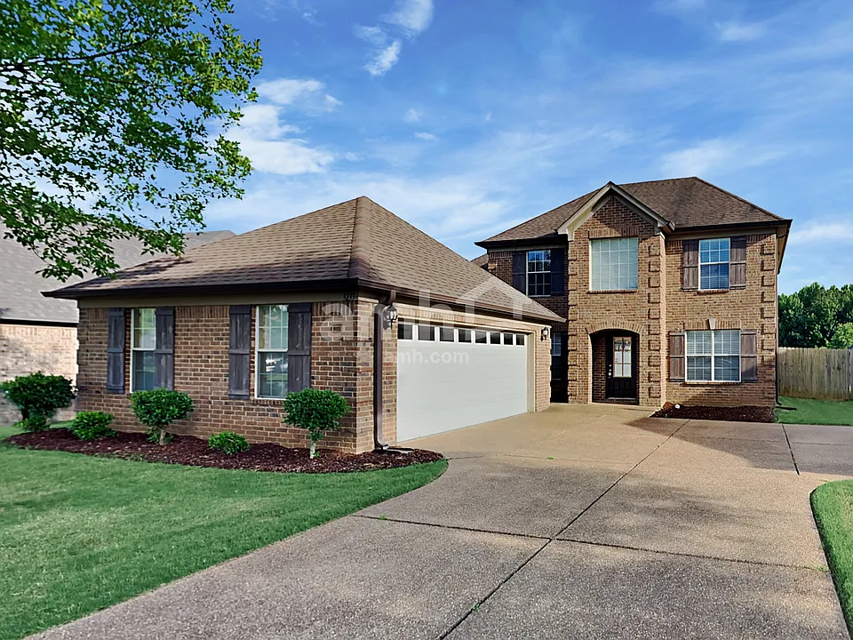 3233 Peachtree Dr