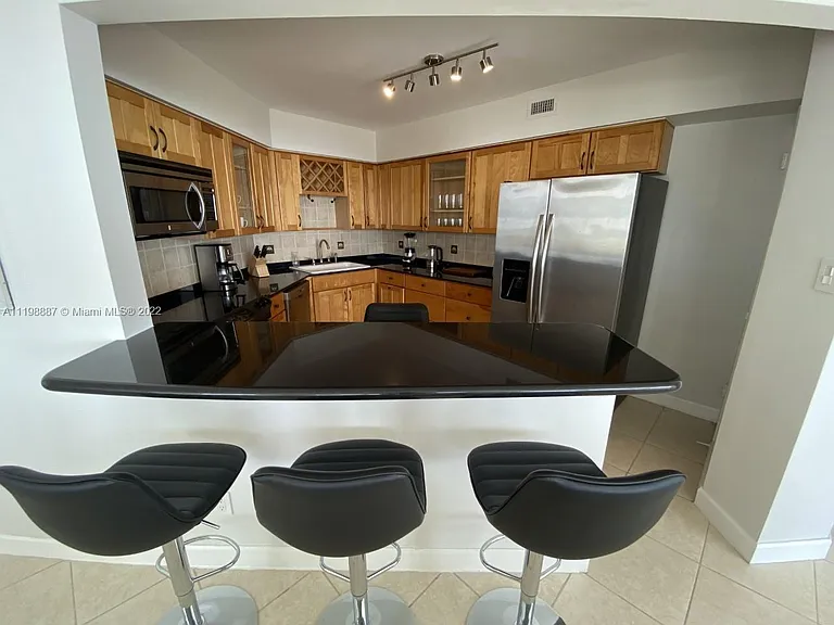 5151 Collins Ave #531 — Photo 9