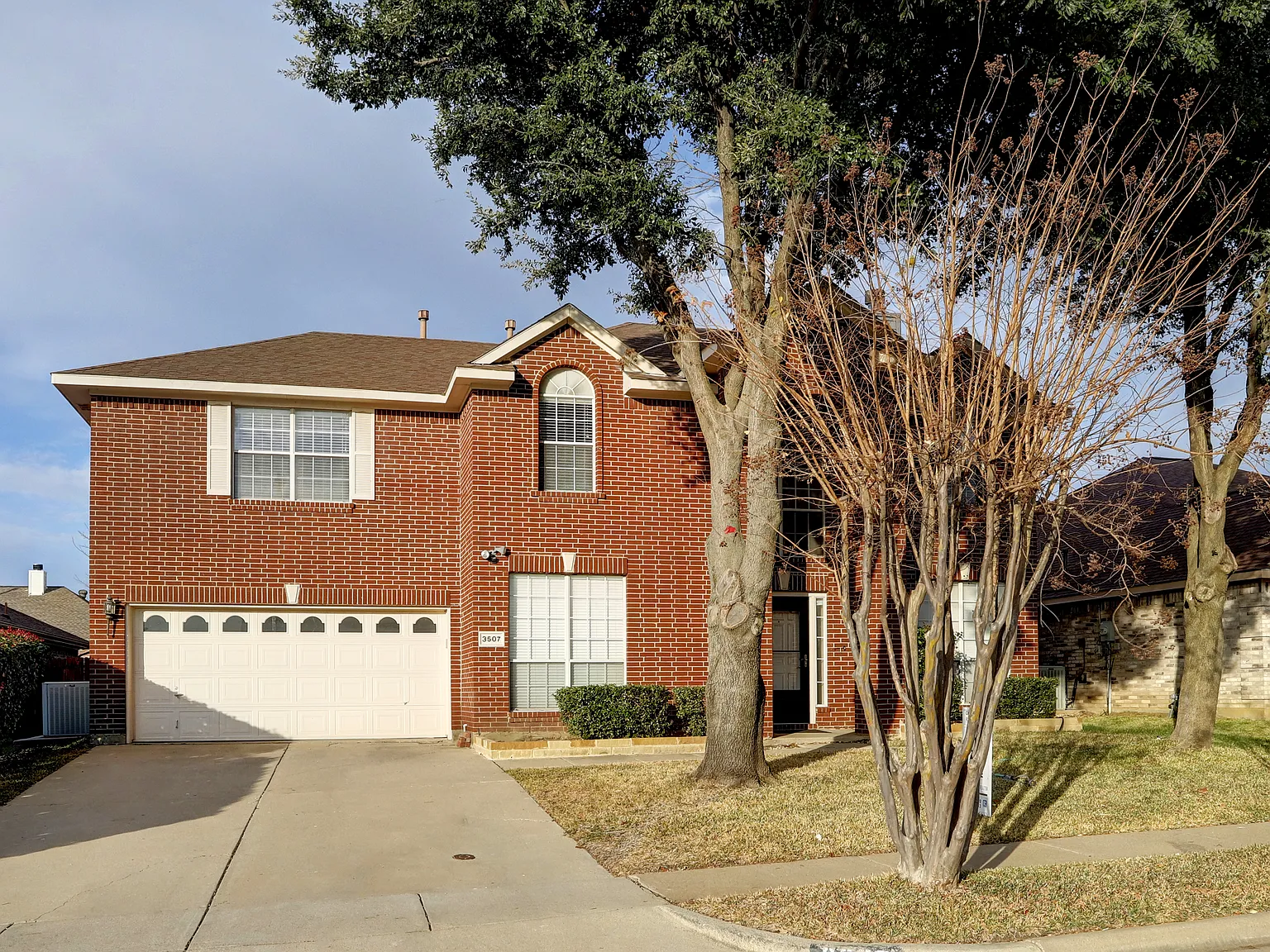 4 bed, 2.5 bath, 2735 sqft, $2,900 — Photo 1