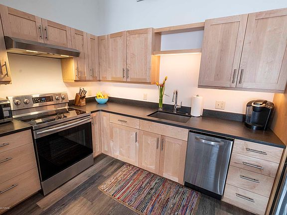 4th image of 355 W Deloney Ave #2