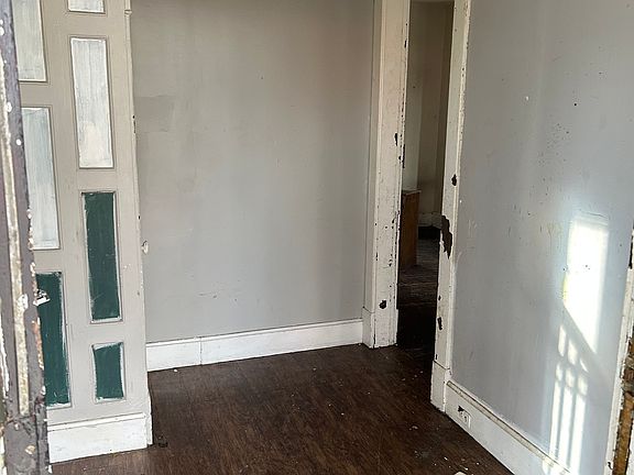 4th image of 136 S Spencer Ave