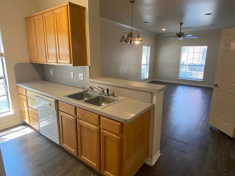 2204 N Carroll Blvd #1 — Photo 7