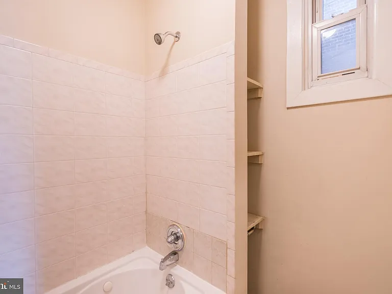 1933 Spring Garden St #1F — Photo 10