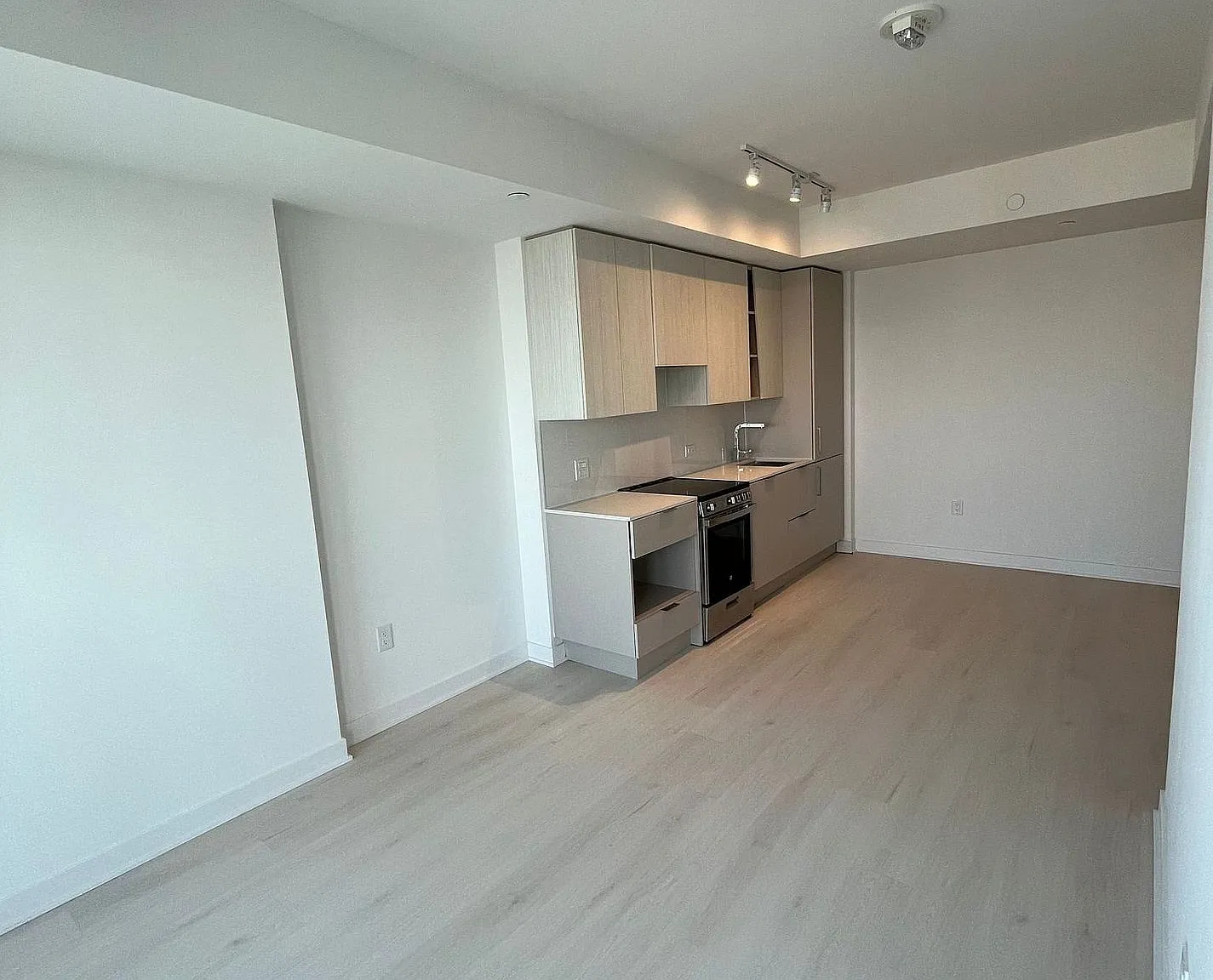 2 bed, $2,400 — Photo 3