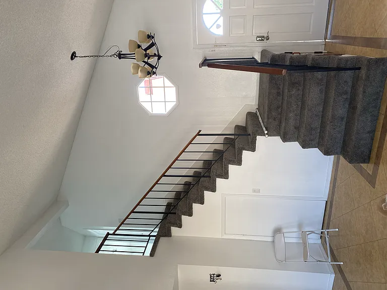Electra Ct — Photo 4