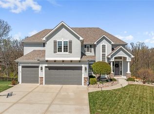 1112 SW Drake Cir, Lees Summit, MO 64082