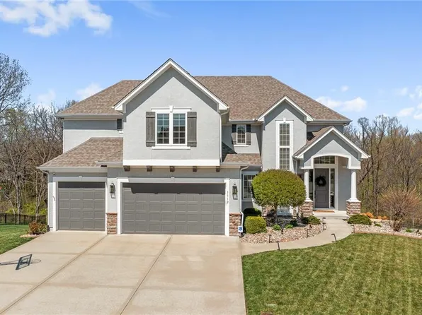 1112 SW Drake Cir, Lees Summit, MO 64082