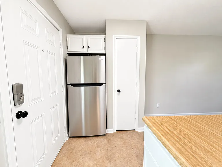 1170 Miller St #2 — Photo 3