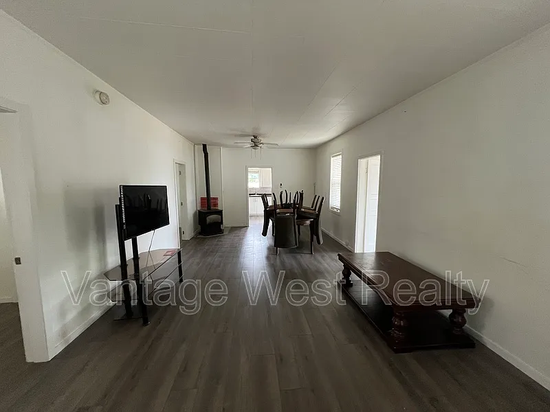 3 bed, 1.0 bath, 843 sqft, $2,000 — Photo 4