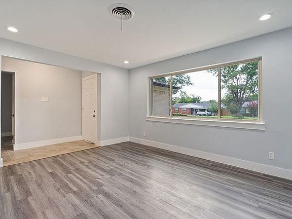 4th image of 2367 Blue Creek Dr