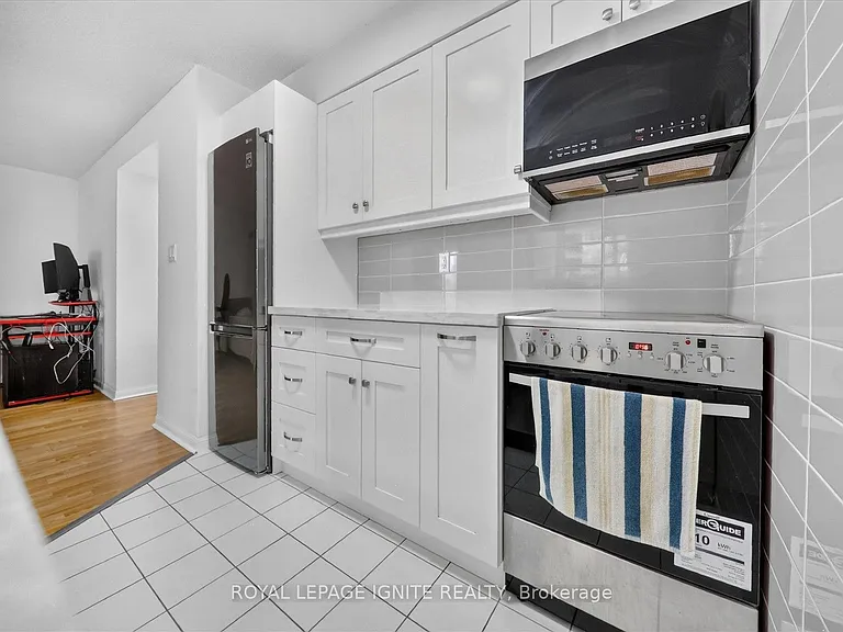 24 Wellesley St W #1206 — Photo 15