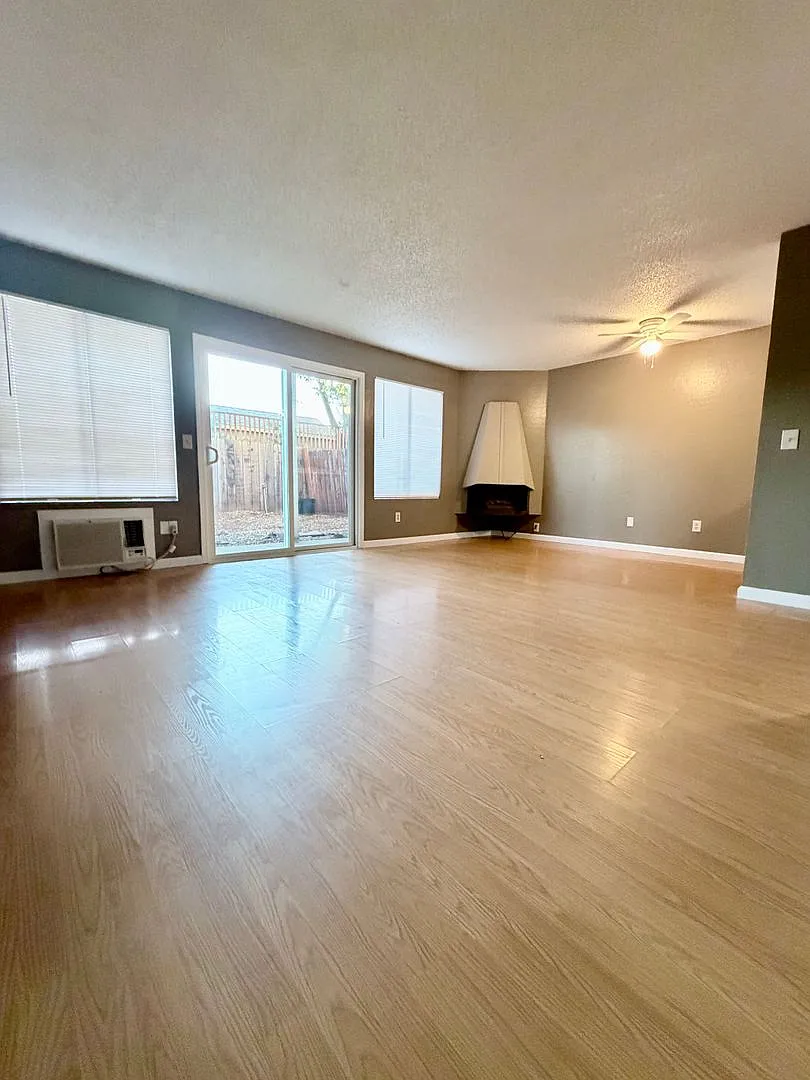 3550 Chestnut Avenue — Photo 1