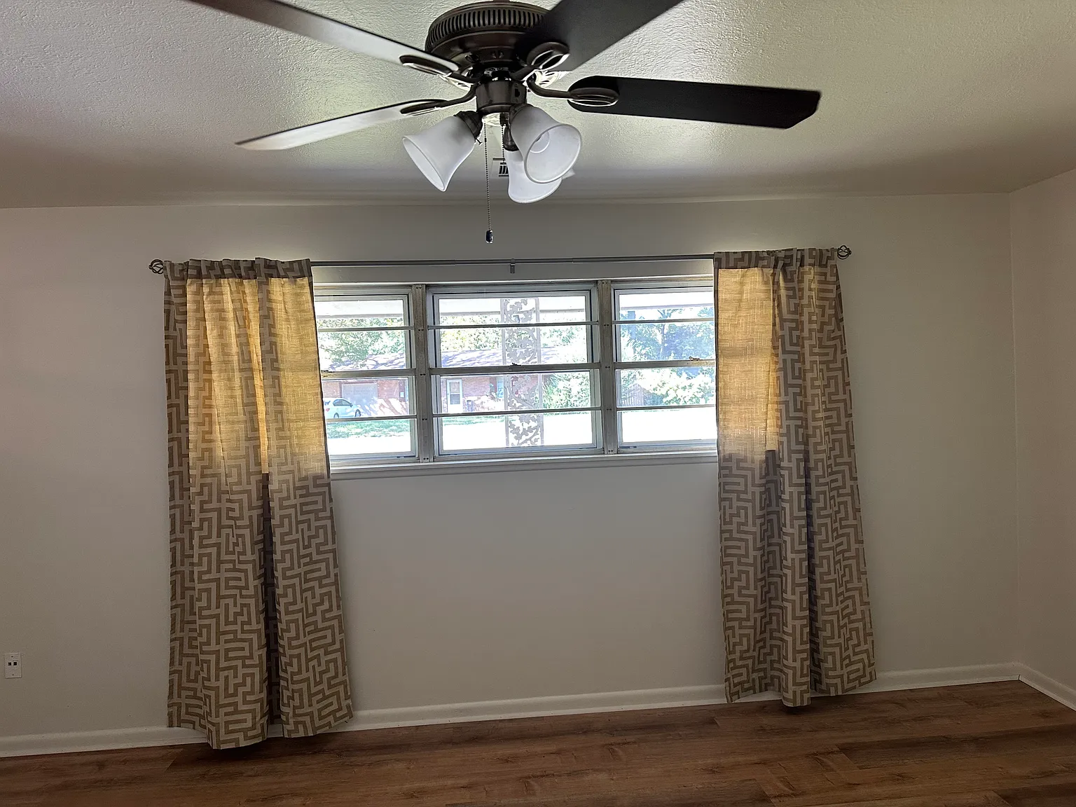 1772 N Oakland Ave — Photo 4