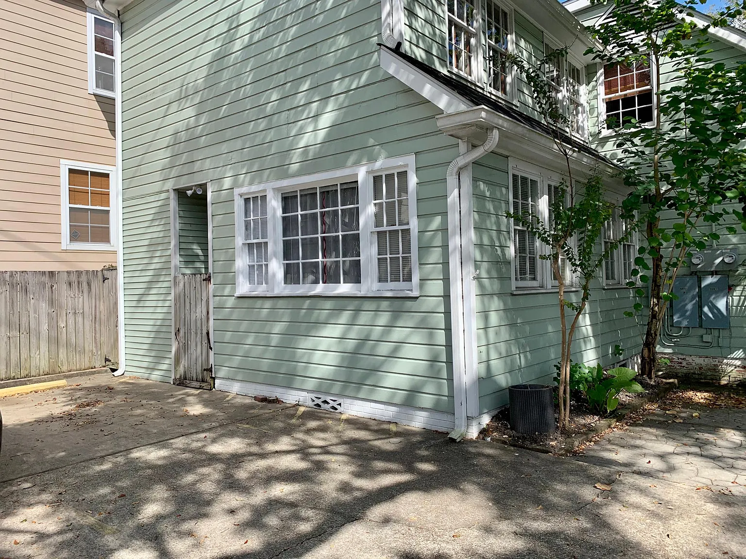 5001 S Claiborne Ave — Photo 2
