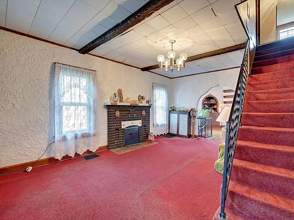 5th image of 401 E Grimes Ln
