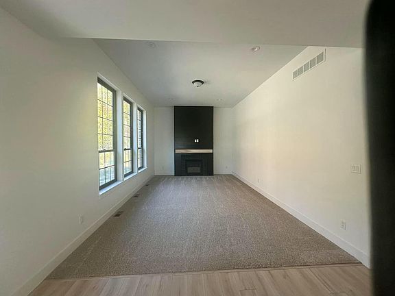 4th image of 26070 Pennington Ct