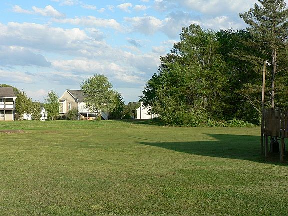 4th image of 34 Westminster Dr