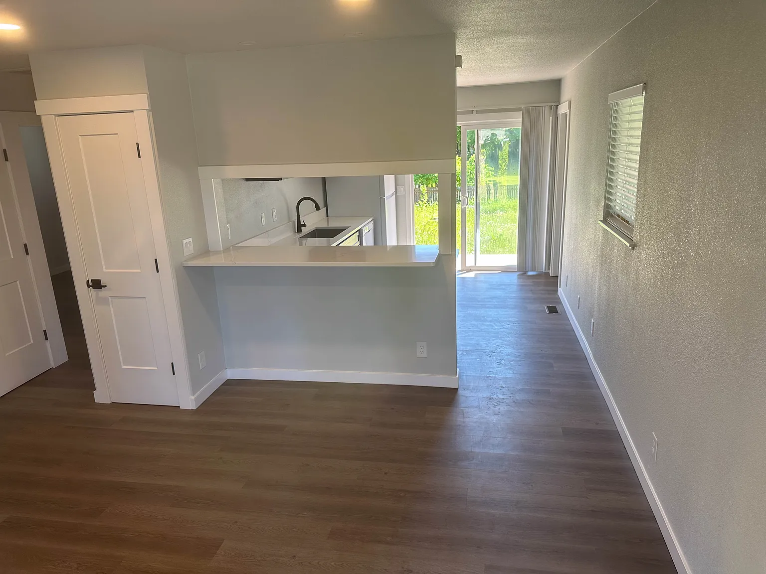 2 bed, 750 sqft, $2,100 — Photo 2