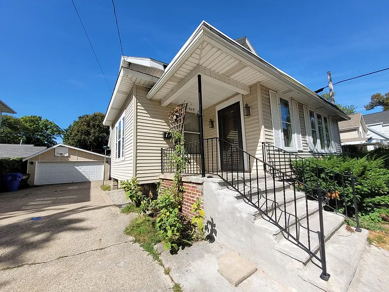 4 bed, 1.0 bath, 1766 sqft, $1,749 — Photo 1