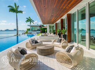 5446 N Bay Rd, Miami Beach, FL 33140