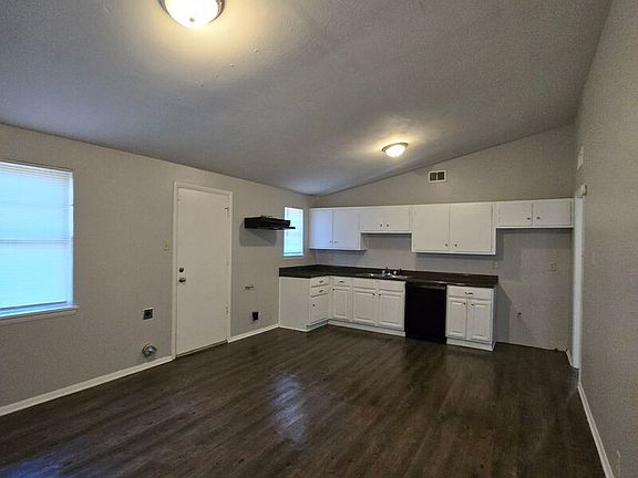 4th image of 3098 Bluffdale St