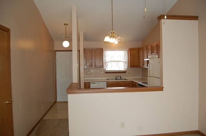 2nd image of 2838 Plaza Ln