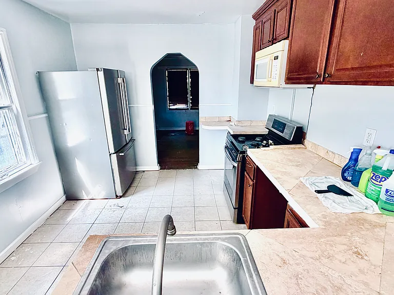 1950 Michael Ave — Photo 5