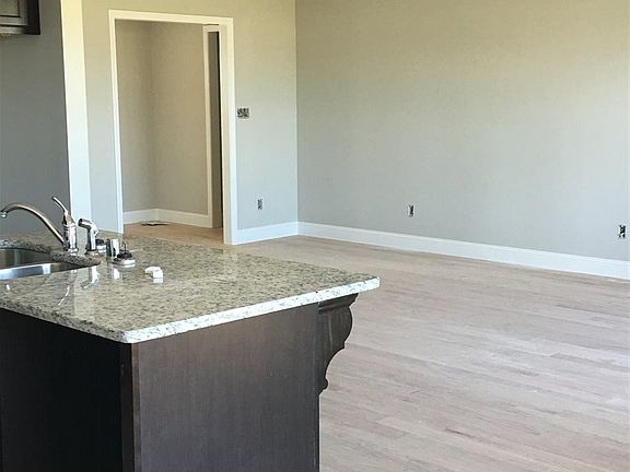 4th image of 5423 Green Ash Dr