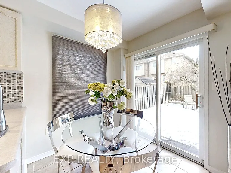 8 Hacienda Dr — Photo 11