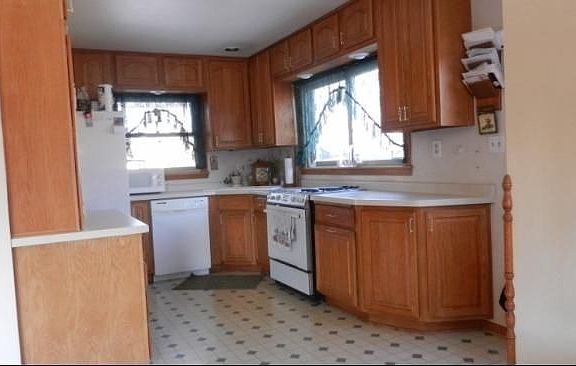 2nd image of 725 N Cumberland Dr