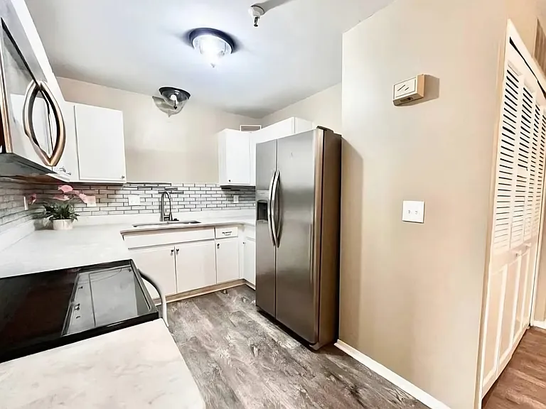 15650 Stone Crossing Dr — Photo 3