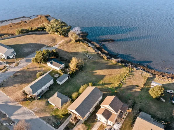 1206 1/2 Avery St, Morehead City, NC 28557