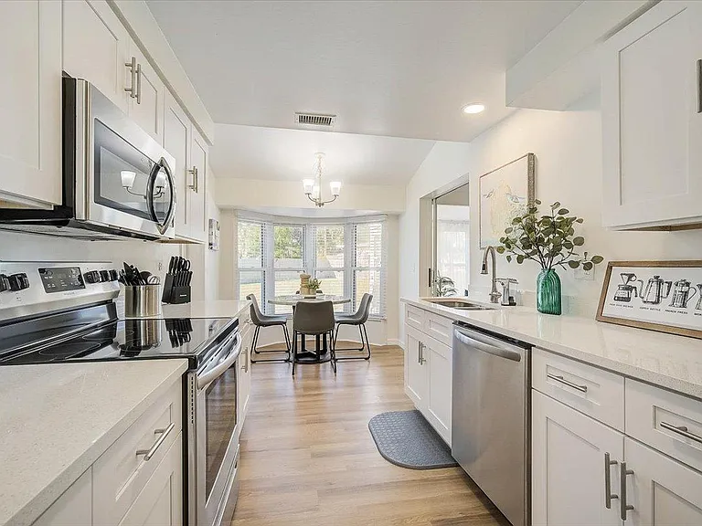 6228 Fordham Pl — Photo 14