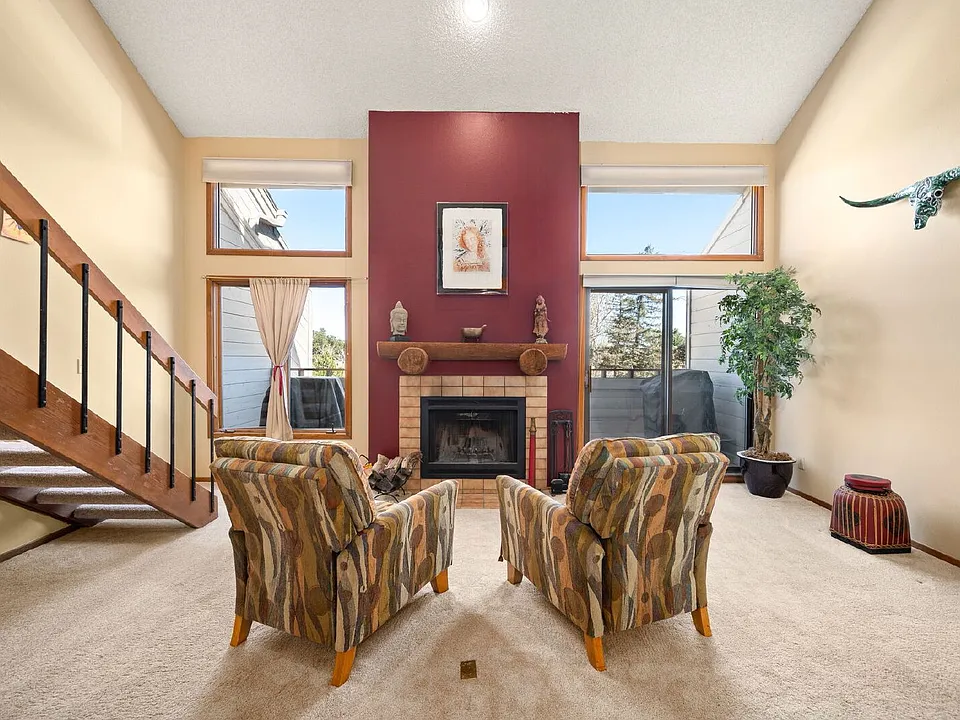 23528 Pondview Pl