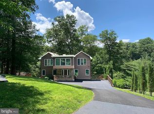 10710 Lake Forest Dr, Manassas, VA 20112