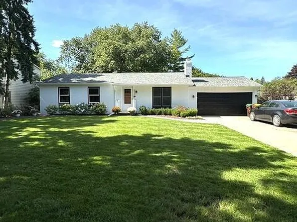 5939 Blythefield Dr, East Lansing, MI 48823