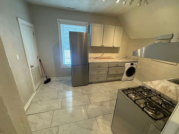 2nd image of 911 Orapax St #1