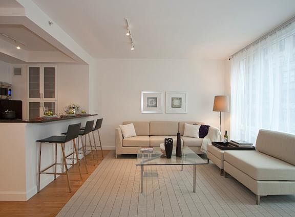 3rd image of 320 W 38th St APT 507