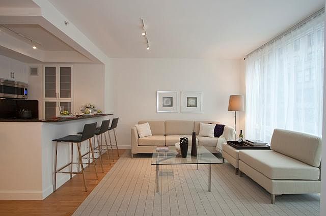 1st image of 320 W 38th St APT 906