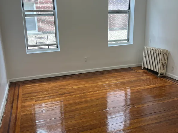 20217 43rd Ave #B4, Bayside, NY 11361